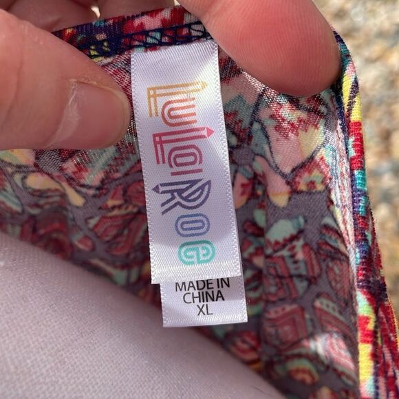 ✨LuLaRoe Floral Aztec Print Long Sleeve Lynnae Tunic Top - Picture 3 of 6